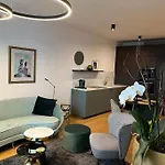 Luxury Flat In Sky Park, Castle View, Free Parking * Bratysława