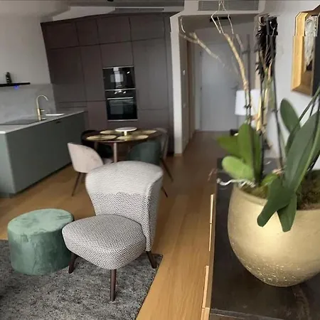 Luxury Flat In Sky Park, Castle View, Free Parking Apartment *
