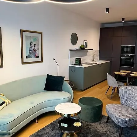 Apartment Luxury Flat In Sky Park, Castle View, Free Parking