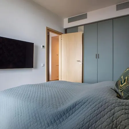 Luxury Flat In Sky Park, Castle View, Free Parking Μπρατισλάβα