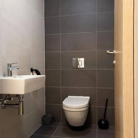 Luxury Flat In Sky Park, Castle View, Free Parking Pressburg