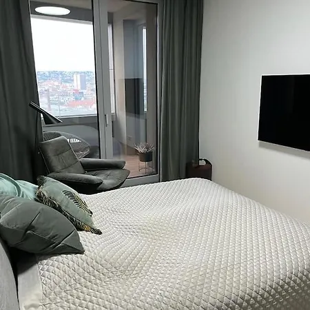 Luxury Flat In Sky Park, Castle View, Free Parking Μπρατισλάβα