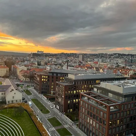 Luxury Flat In Sky Park, Castle View, Free Parking Apartment Pressburg