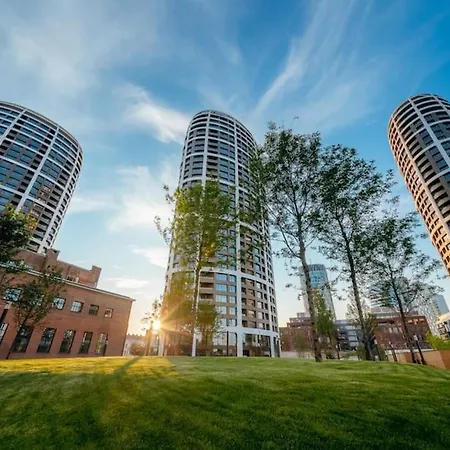 شقة Luxury Flat In Sky Park, Castle View, Free Parking براتسيلافا