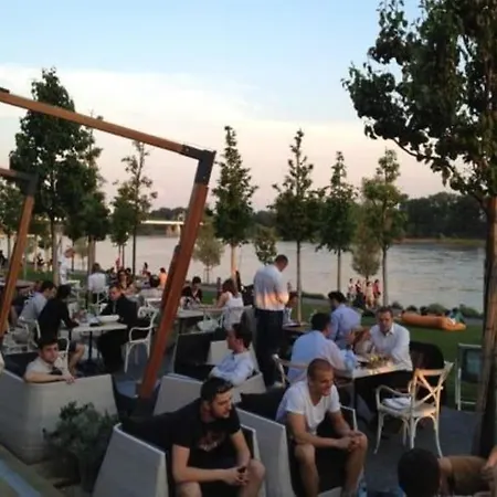 Luxury Flat In Sky Park, Castle View, Free Parking *