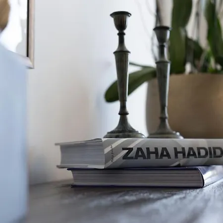 Luxury Flat In Sky Park, Castle View, Free Parking Apartment *